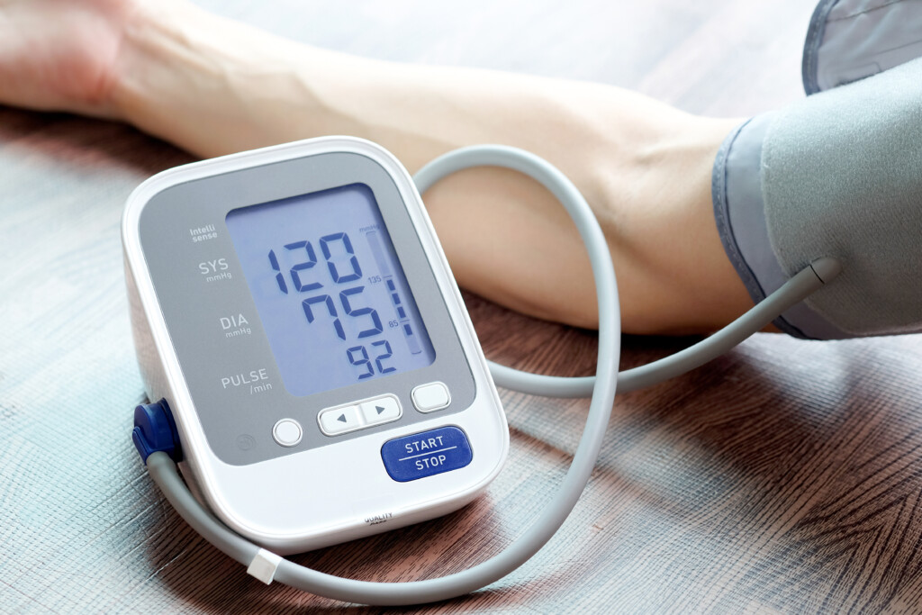 Health rate monitor, medical IoT device, IoT in healthcare, image from Adobe Stock