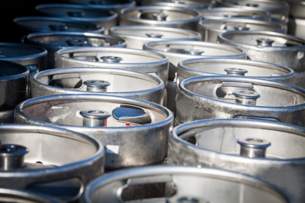 IoT asset tracking, beer kegs, trackable assets, image by Adobe Stock